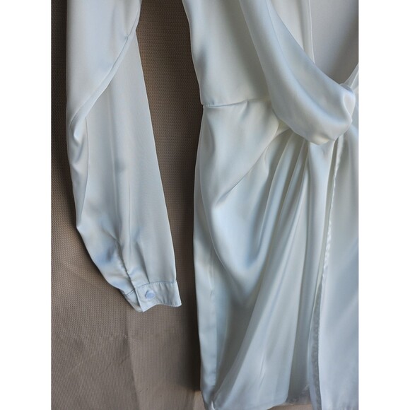 Fashion Nova silky white satin mini dress plunge neckline long sleeve size XS - Picture 5 of 7